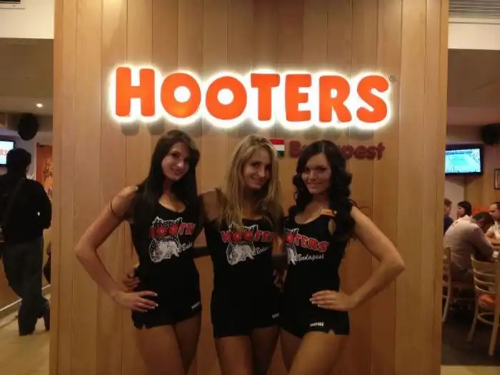 Симпатичные девушки из ресторана Hooters