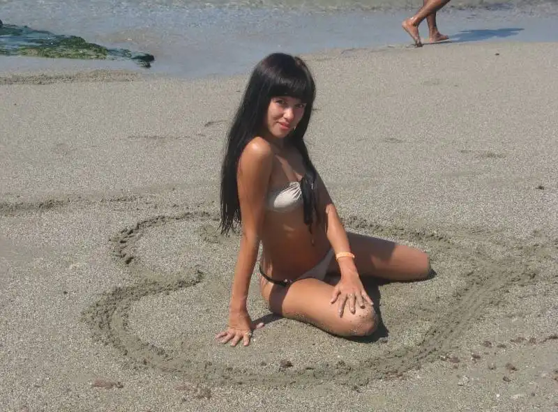 Частное. Брюнетка на отдыхе