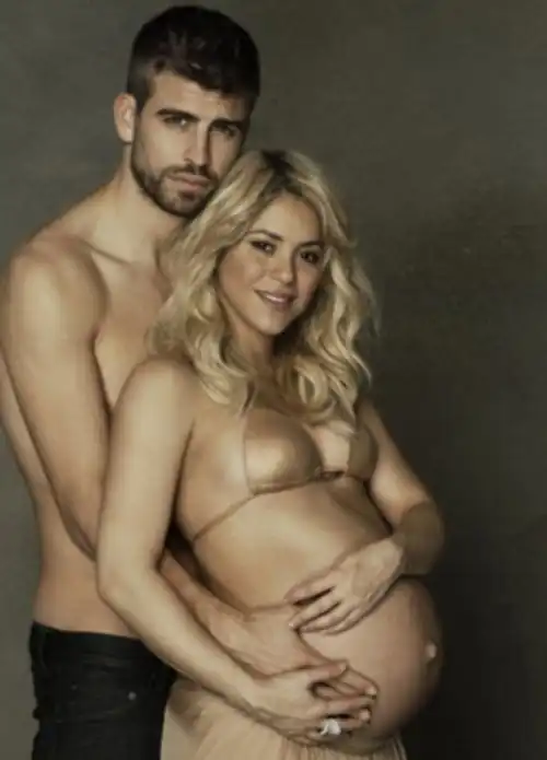 Фотосессия беременной Шакиры и ее мужа Жерара Пике