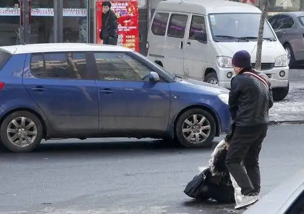 Публичное воспитание женщины по-китайски Публичное воспитание женщины по-китайски