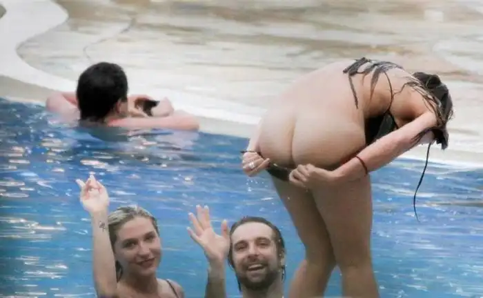 Засветы знаменитых девушек 16+ Засветы знаменитых девушек 16+