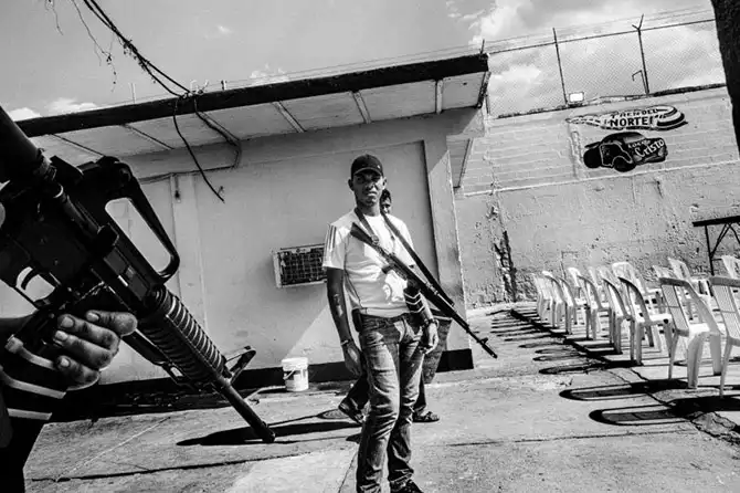 Прогулка по одной из самых опасных тюрем Венесуэлы