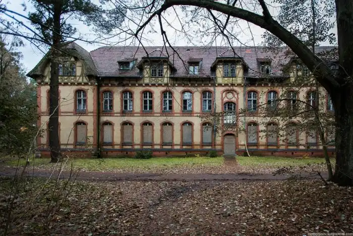 Заброшенные руины больницы Белиц-Хайльштеттен