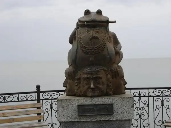 Интересные памятники и скульптуры Украины