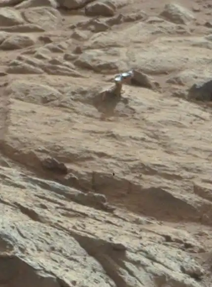 На Марсе обнаружена ещё одна странная блестящая штуковина