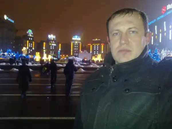 Человек с каменным лицом
