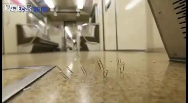 Необычное магнитное поле в японском поезде метро
