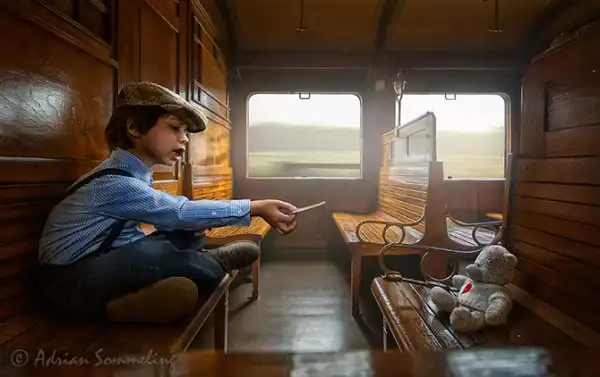 Детство в кадре – папа фотографирует сына