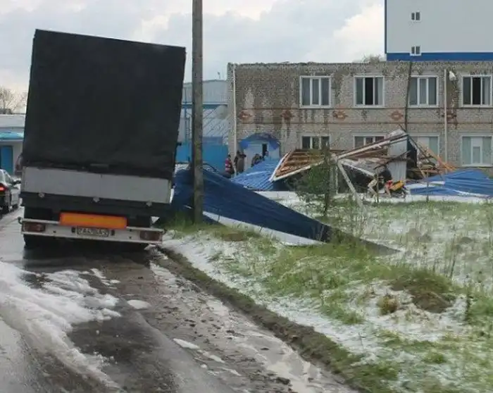 Сильнейший град в Погаре уничтожил посевы и повредил дома Сильнейший град в Погаре уничтожил посевы и повредил дома