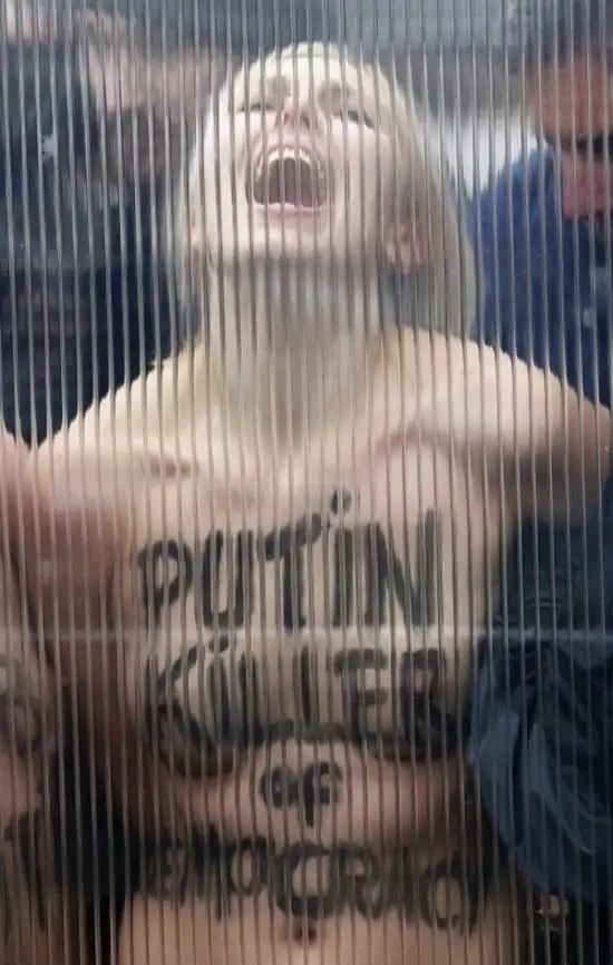 Как FEMEN на Путина нападали