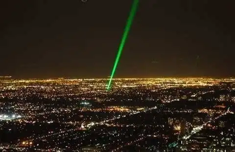 Сверхмощный зеленый лазер! Отличается от привычного красного лазера не только цветом