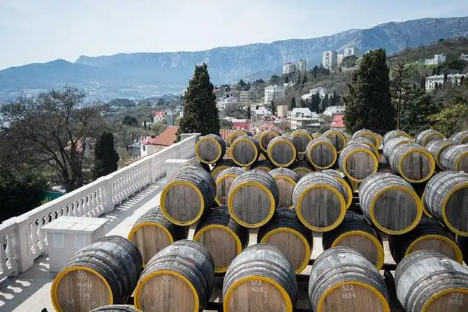 Как работает винодельческий завод «Массандра» в Крыму