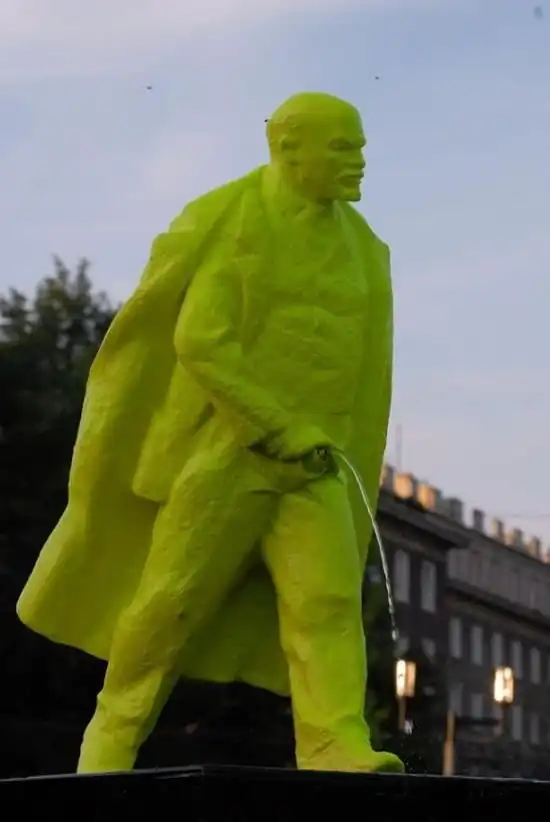 Необычный памятник Ленину в Польше