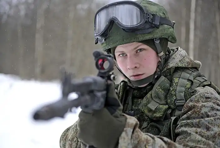 Боевая экипировка "Ратник" - российский солдат будущего