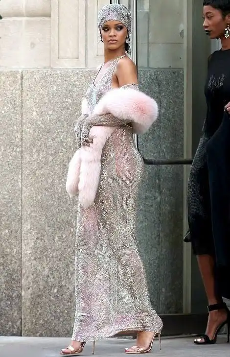 Рианна в прозрачном платье на премии CFDA 2014