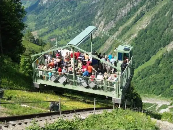 Грузовой фуникулер в горах Австрии