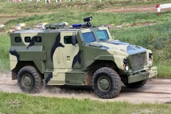 Внутренние войска России получат первую партию бронеавтомобилей ВПК-3924 «Медведь»