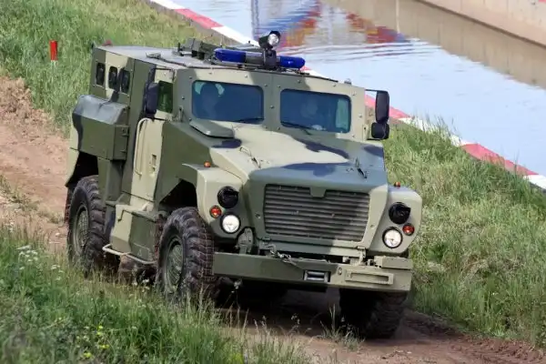 Внутренние войска России получат первую партию бронеавтомобилей ВПК-3924 «Медведь»