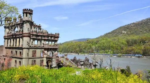 Руины замка в Нью-Йорке (Bannerman Castle)
