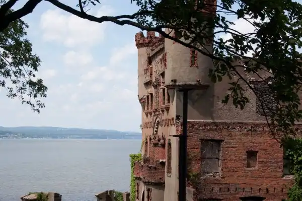 Руины замка в Нью-Йорке (Bannerman Castle)
