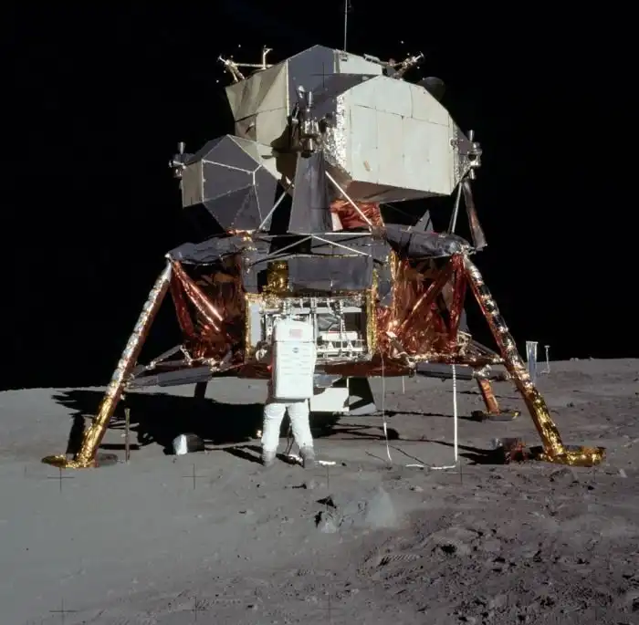 Первая в истории высадка человека на Луну