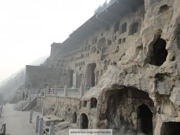 Пещеры Лунмэнь (Longmen Grottoes)