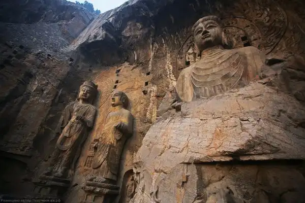 Пещеры Лунмэнь (Longmen Grottoes)