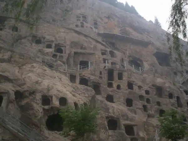 Пещеры Лунмэнь (Longmen Grottoes)