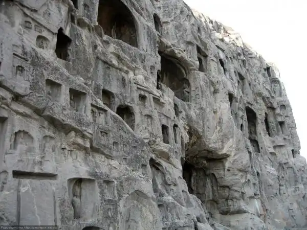Пещеры Лунмэнь (Longmen Grottoes)