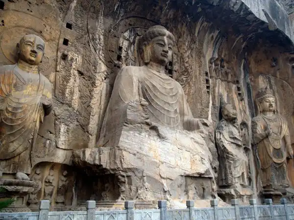 Пещеры Лунмэнь (Longmen Grottoes)