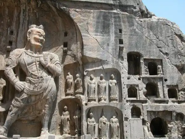 Пещеры Лунмэнь (Longmen Grottoes)