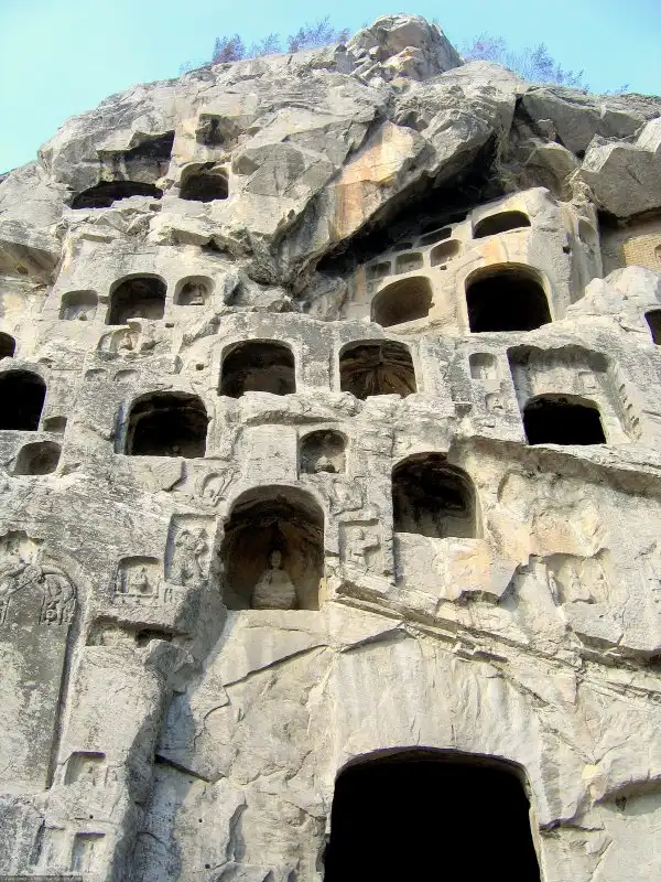 Пещеры Лунмэнь (Longmen Grottoes)