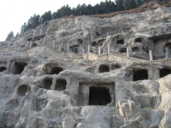 Пещеры Лунмэнь (Longmen Grottoes)