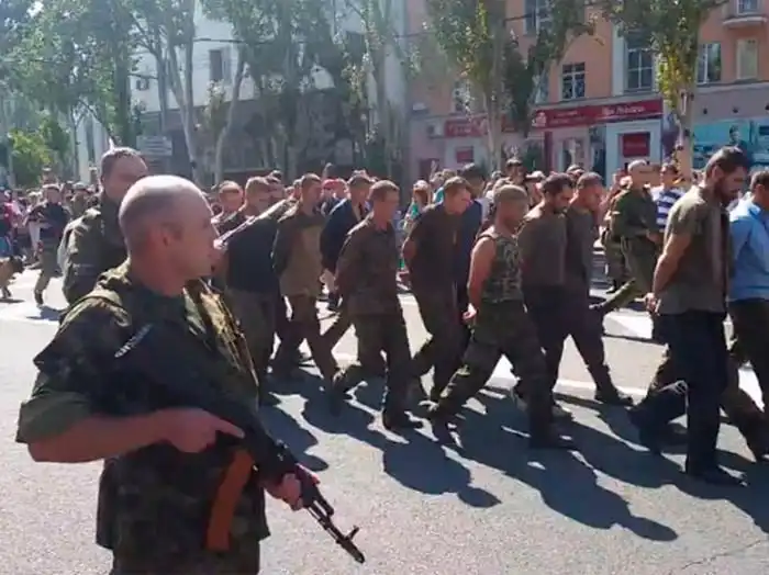 "Марш военнопленных" в Донецке на день независимости Украины