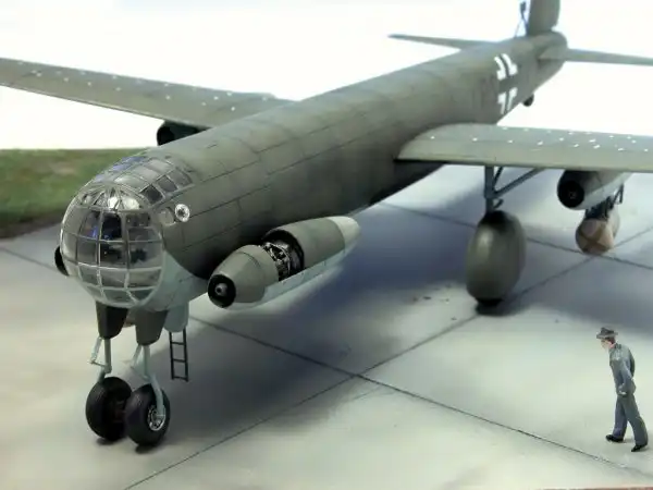 Первый в мире бомбардировщик с обратной стреловидностью крыла