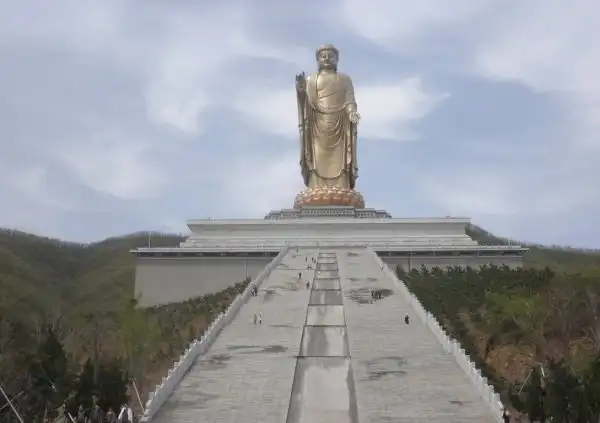 Самая высокая статуя в мире