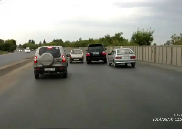 Ока vs Land Cruiser