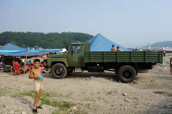 На пляжах Северной Кореи