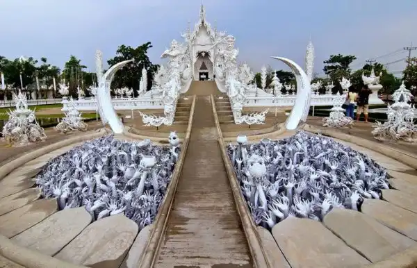 Тайский храм Ват Ронг Кхун - частичка рая на Земле