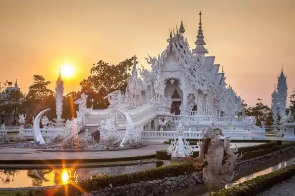 Тайский храм Ват Ронг Кхун - частичка рая на Земле