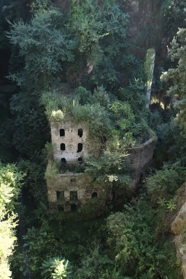 Миф о заброшенном замке в Сорренто