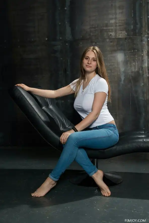 Bella  (18+)