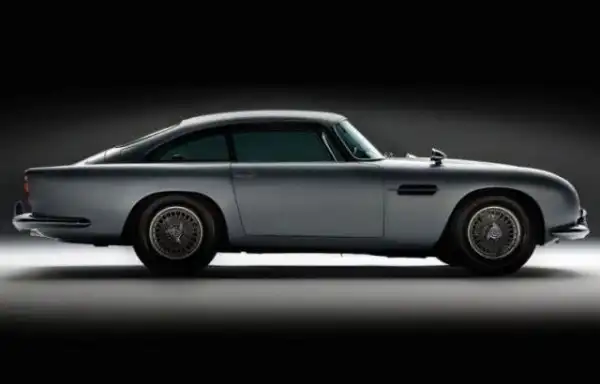 Aston Martin DB5 - машина Джеймса Бонда