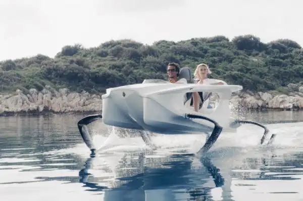 Quadrofoil - катер, который "парит" над водой