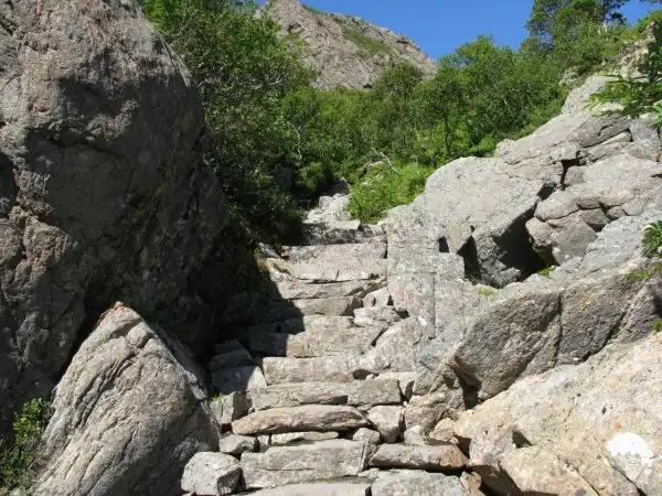 Дырявая гора