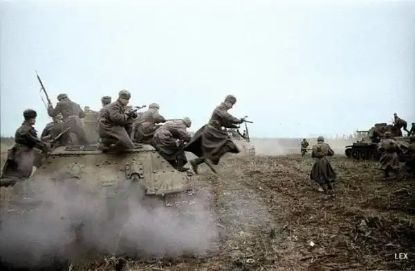 Цветные фотографии советских солдат во время Великой Отечественной