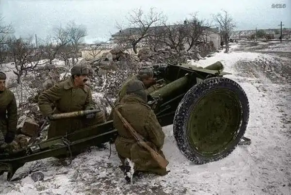 Цветные фотографии советских солдат во время Великой Отечественной