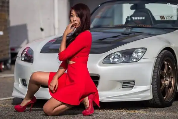Сексуальные девушки и красивые автомобили
