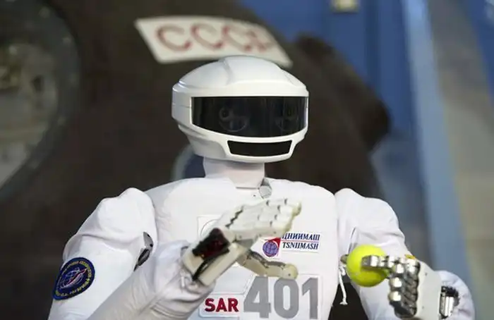 Путину показали отечественного человекоподобного робота