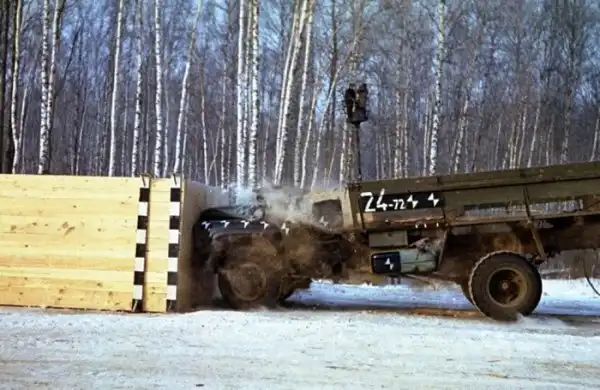Как проводили краш-тесты грузовика ЗИЛ-130.